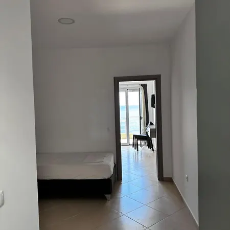 Marysrooms Himara